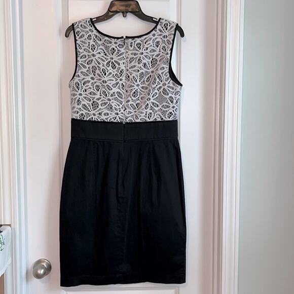 London Times Black with Lace Sheath Dress - Picture 4 of 7